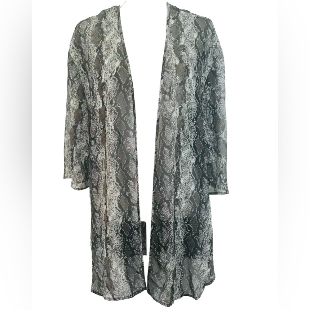 NWT Band of Gypsies 🌟 Gray Snakeskin Kimono Cover Up Size XS - Picture 2 of 4